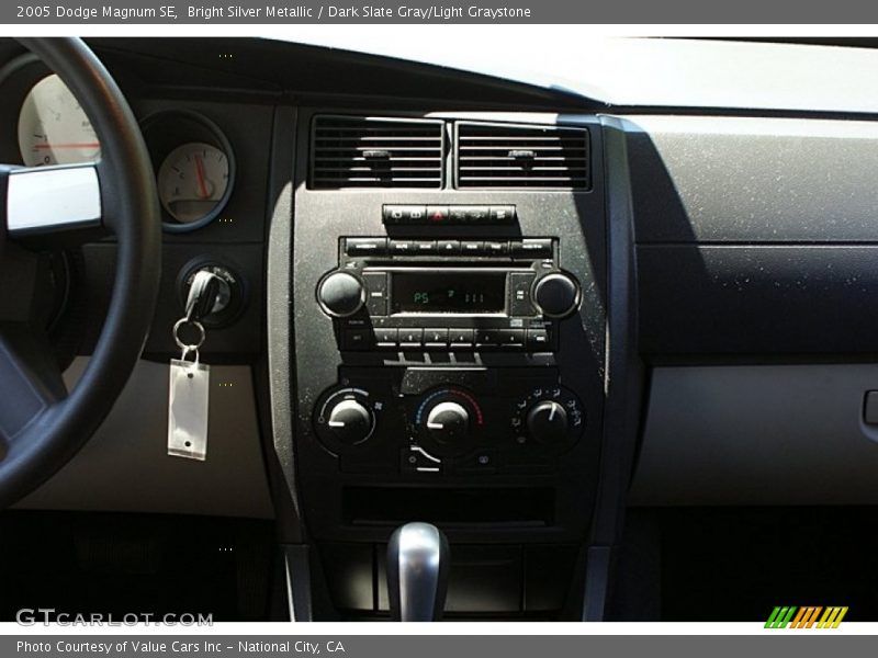Bright Silver Metallic / Dark Slate Gray/Light Graystone 2005 Dodge Magnum SE