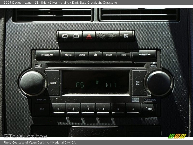 Bright Silver Metallic / Dark Slate Gray/Light Graystone 2005 Dodge Magnum SE