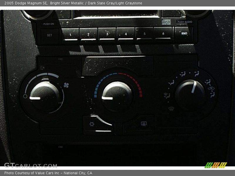 Bright Silver Metallic / Dark Slate Gray/Light Graystone 2005 Dodge Magnum SE