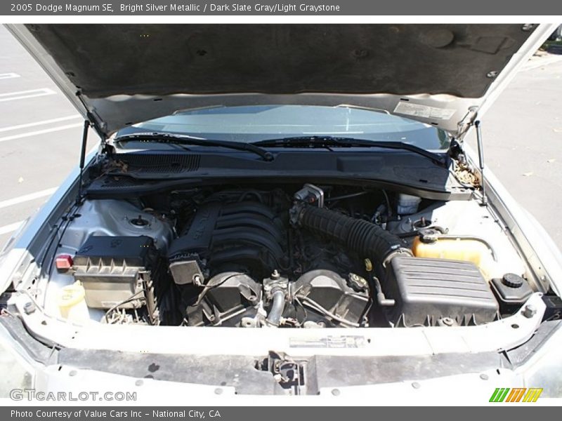Bright Silver Metallic / Dark Slate Gray/Light Graystone 2005 Dodge Magnum SE
