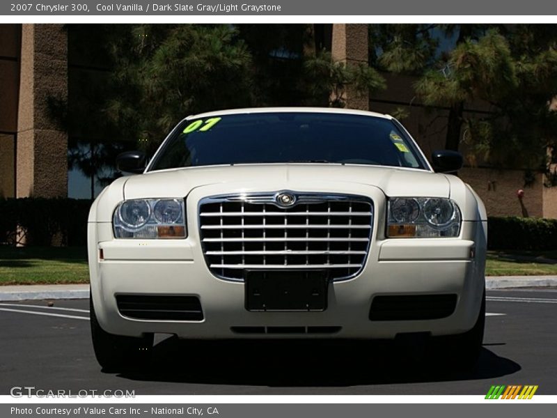 Cool Vanilla / Dark Slate Gray/Light Graystone 2007 Chrysler 300