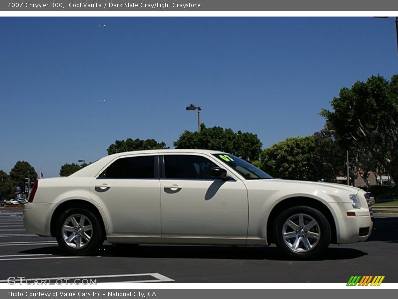 Cool Vanilla / Dark Slate Gray/Light Graystone 2007 Chrysler 300