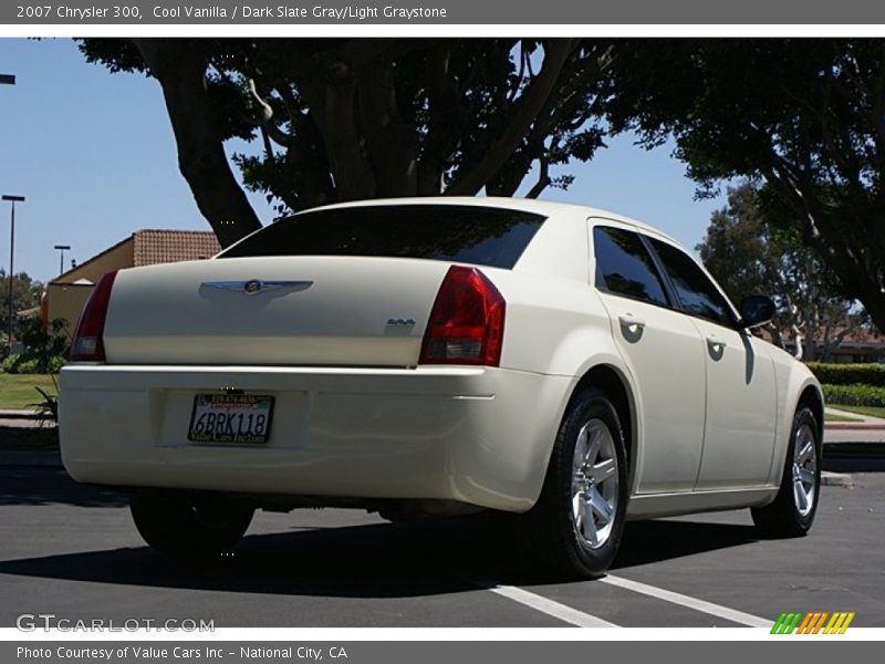 Cool Vanilla / Dark Slate Gray/Light Graystone 2007 Chrysler 300