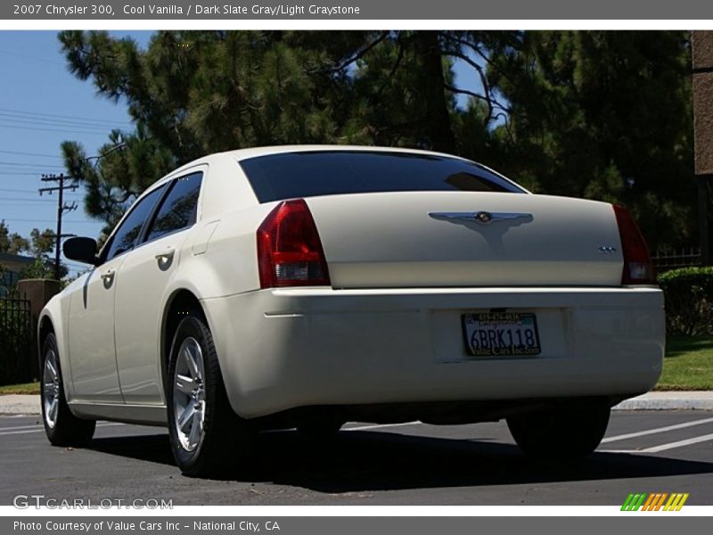 Cool Vanilla / Dark Slate Gray/Light Graystone 2007 Chrysler 300