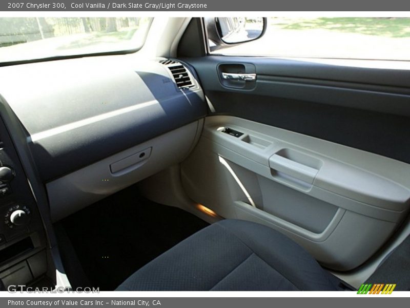 Cool Vanilla / Dark Slate Gray/Light Graystone 2007 Chrysler 300
