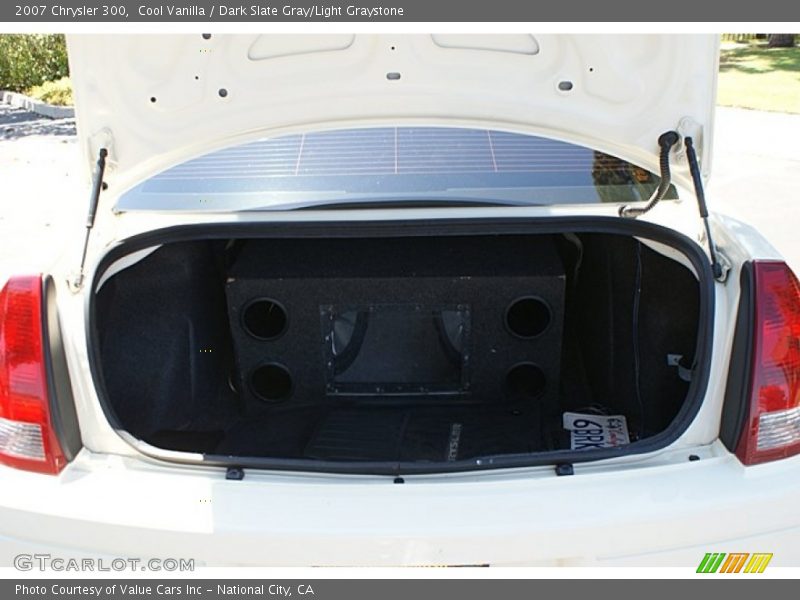 Cool Vanilla / Dark Slate Gray/Light Graystone 2007 Chrysler 300