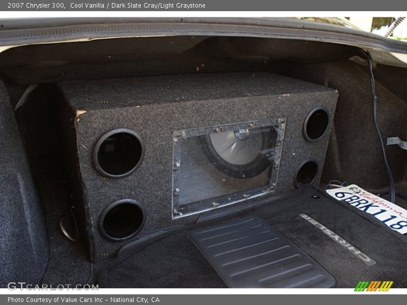 Cool Vanilla / Dark Slate Gray/Light Graystone 2007 Chrysler 300