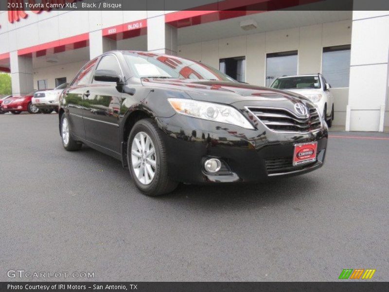 Black / Bisque 2011 Toyota Camry XLE