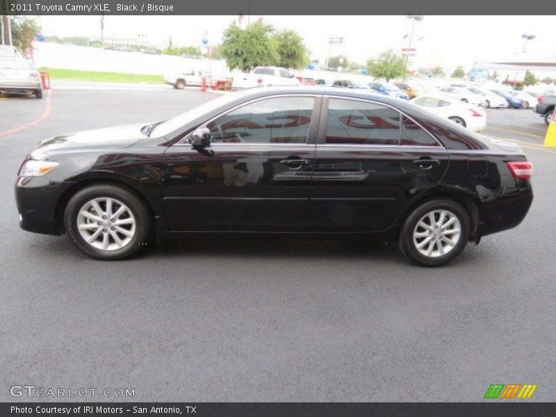 Black / Bisque 2011 Toyota Camry XLE