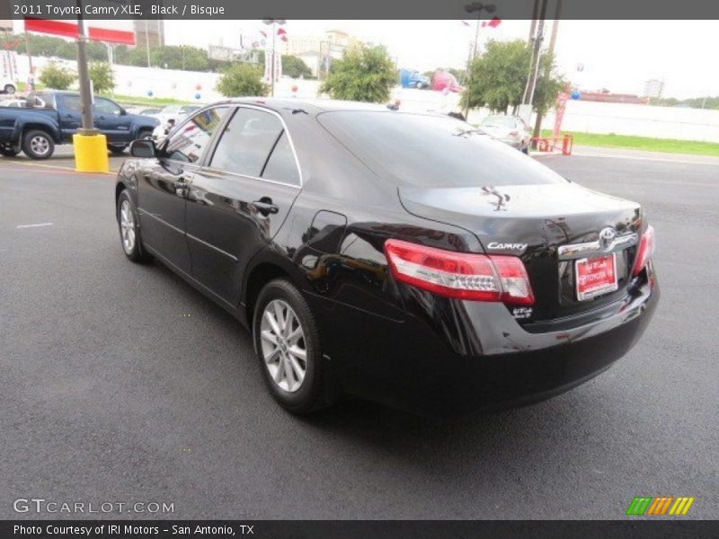 Black / Bisque 2011 Toyota Camry XLE