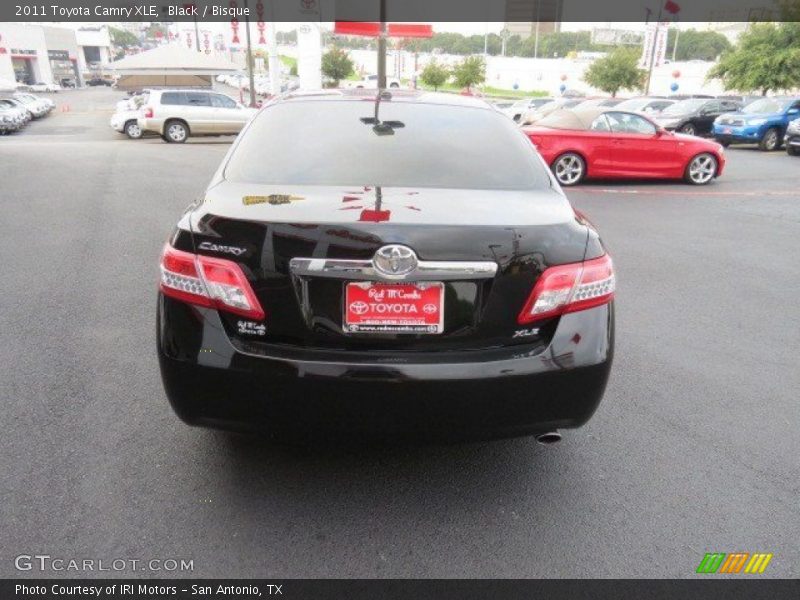 Black / Bisque 2011 Toyota Camry XLE