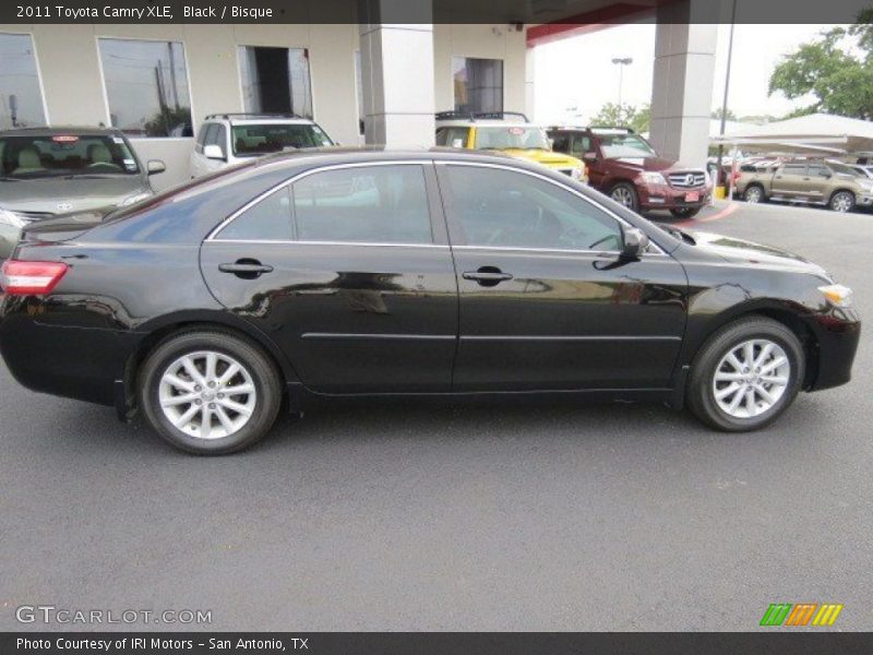 Black / Bisque 2011 Toyota Camry XLE
