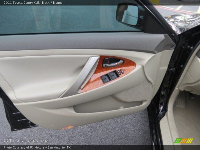 Black / Bisque 2011 Toyota Camry XLE