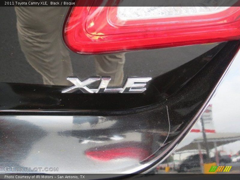Black / Bisque 2011 Toyota Camry XLE