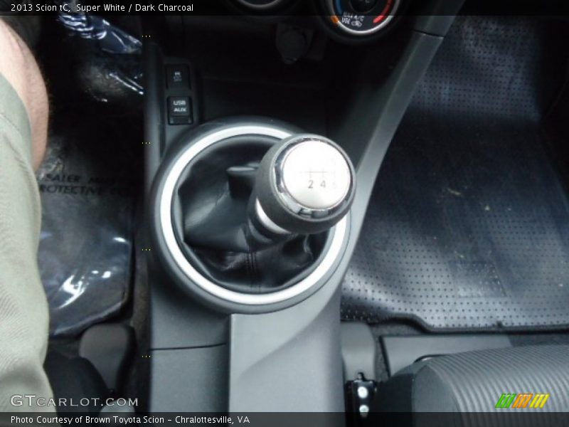 Super White / Dark Charcoal 2013 Scion tC