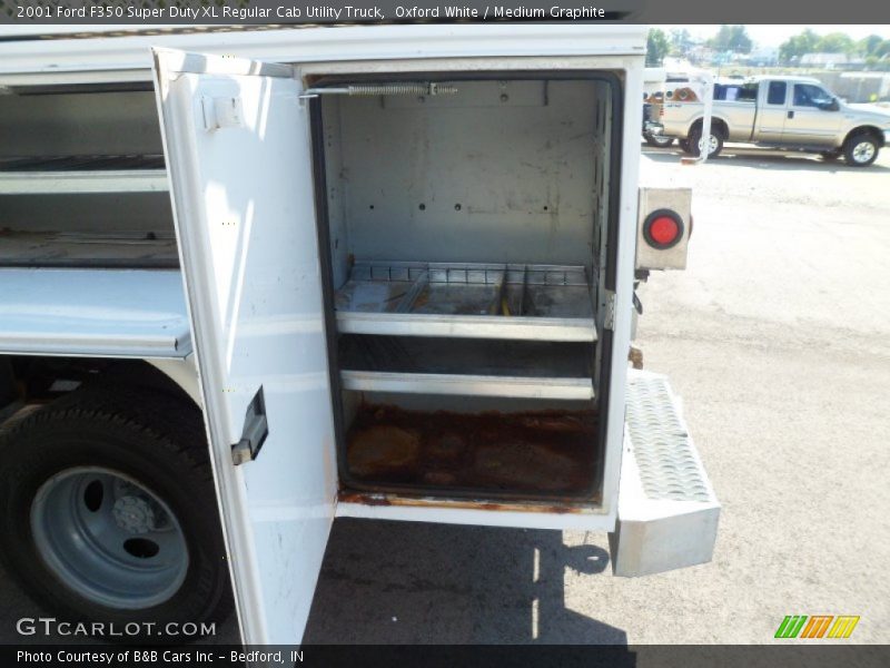 Oxford White / Medium Graphite 2001 Ford F350 Super Duty XL Regular Cab Utility Truck