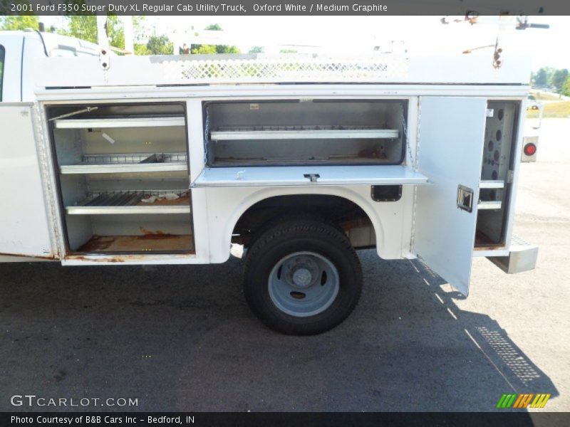 Oxford White / Medium Graphite 2001 Ford F350 Super Duty XL Regular Cab Utility Truck