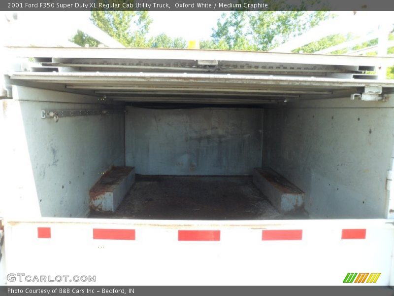Oxford White / Medium Graphite 2001 Ford F350 Super Duty XL Regular Cab Utility Truck