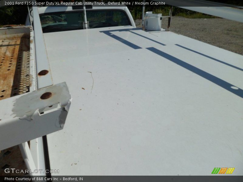 Oxford White / Medium Graphite 2001 Ford F350 Super Duty XL Regular Cab Utility Truck