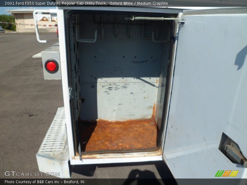 Oxford White / Medium Graphite 2001 Ford F350 Super Duty XL Regular Cab Utility Truck