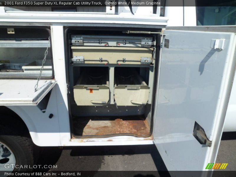 Oxford White / Medium Graphite 2001 Ford F350 Super Duty XL Regular Cab Utility Truck