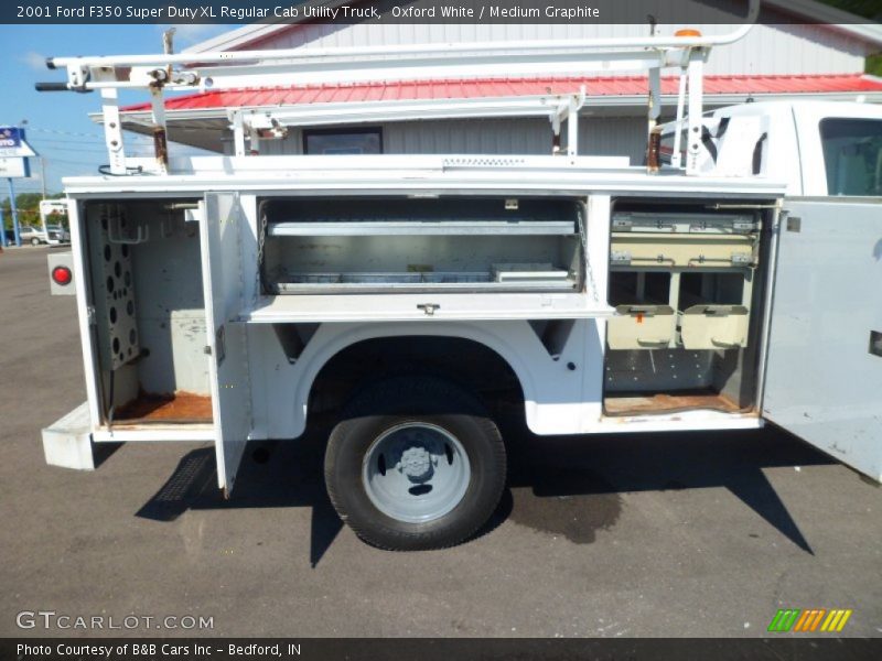 Oxford White / Medium Graphite 2001 Ford F350 Super Duty XL Regular Cab Utility Truck