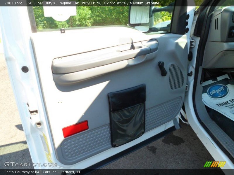 Oxford White / Medium Graphite 2001 Ford F350 Super Duty XL Regular Cab Utility Truck