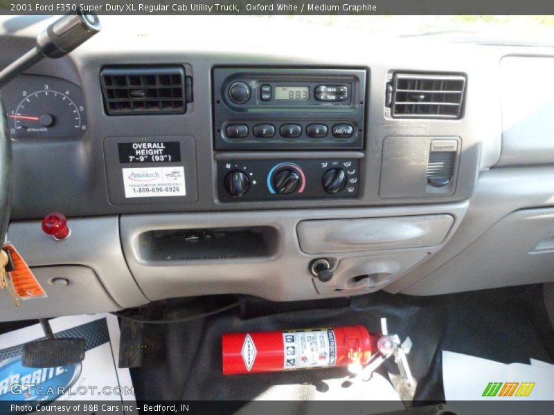 Oxford White / Medium Graphite 2001 Ford F350 Super Duty XL Regular Cab Utility Truck