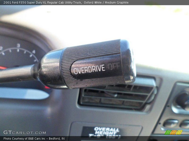 Oxford White / Medium Graphite 2001 Ford F350 Super Duty XL Regular Cab Utility Truck