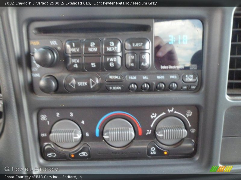 Light Pewter Metallic / Medium Gray 2002 Chevrolet Silverado 2500 LS Extended Cab