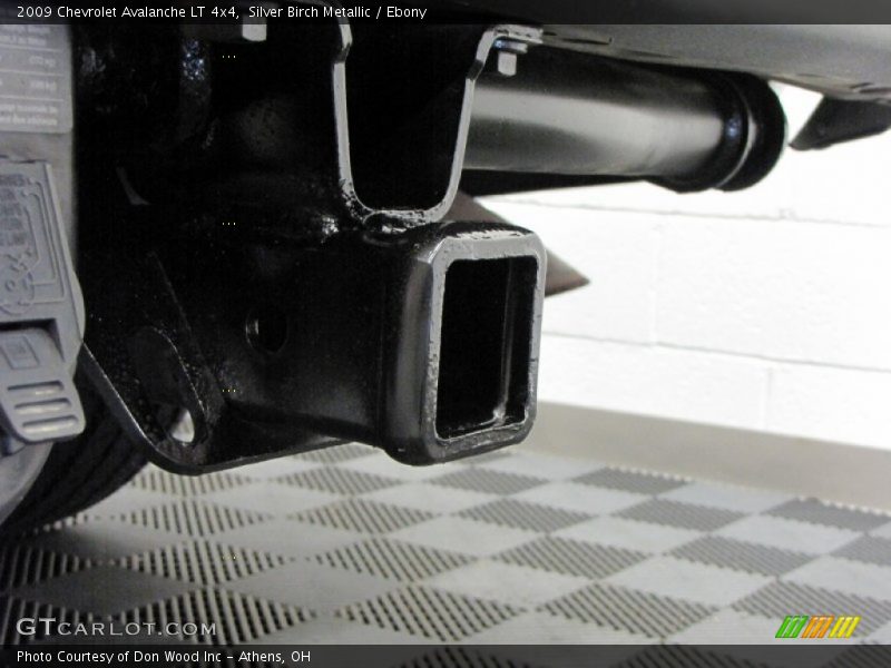 Silver Birch Metallic / Ebony 2009 Chevrolet Avalanche LT 4x4