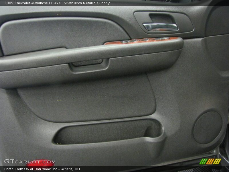 Silver Birch Metallic / Ebony 2009 Chevrolet Avalanche LT 4x4