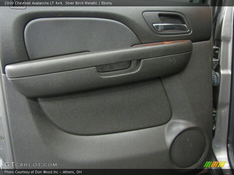 Silver Birch Metallic / Ebony 2009 Chevrolet Avalanche LT 4x4