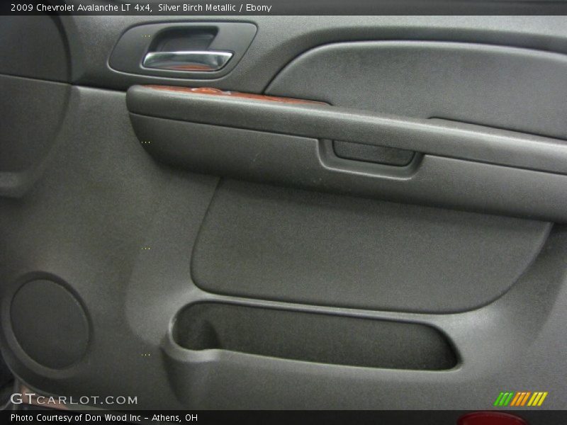 Silver Birch Metallic / Ebony 2009 Chevrolet Avalanche LT 4x4