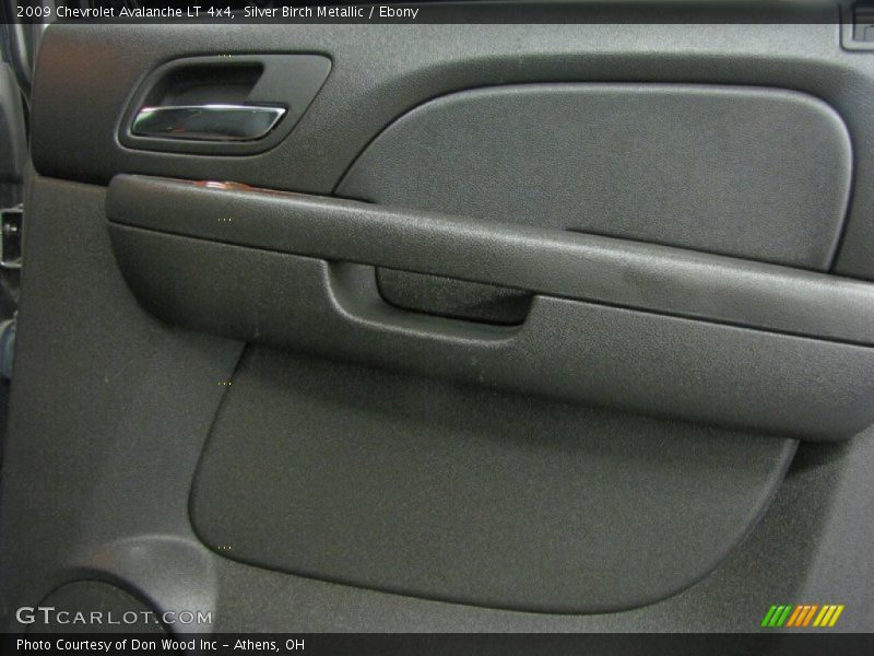 Silver Birch Metallic / Ebony 2009 Chevrolet Avalanche LT 4x4