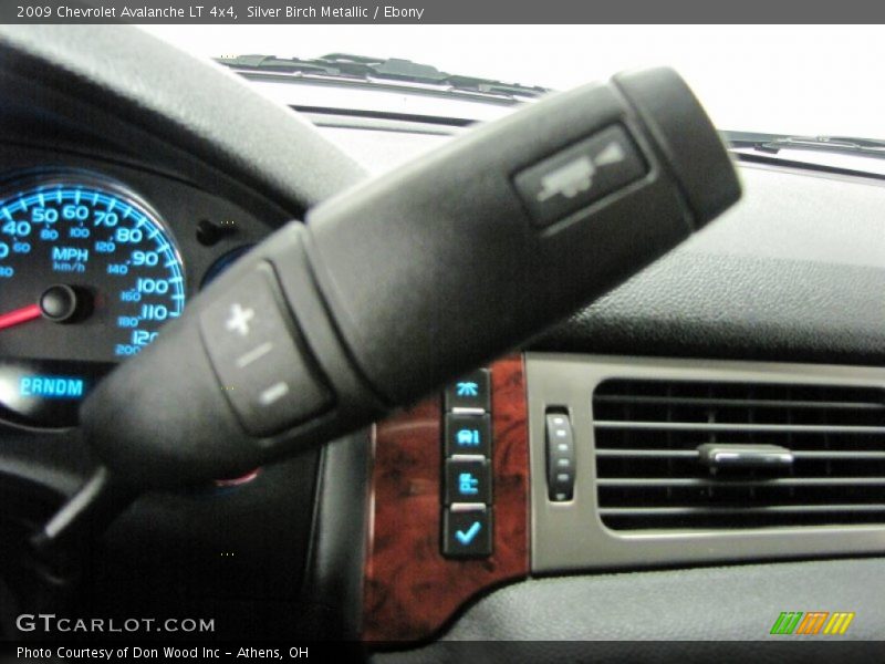 Silver Birch Metallic / Ebony 2009 Chevrolet Avalanche LT 4x4