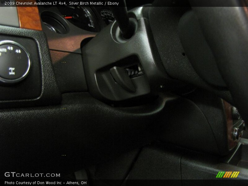 Silver Birch Metallic / Ebony 2009 Chevrolet Avalanche LT 4x4