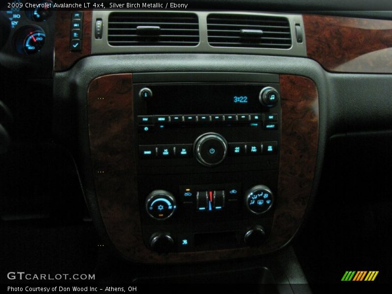 Silver Birch Metallic / Ebony 2009 Chevrolet Avalanche LT 4x4