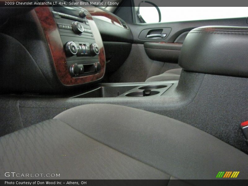 Silver Birch Metallic / Ebony 2009 Chevrolet Avalanche LT 4x4