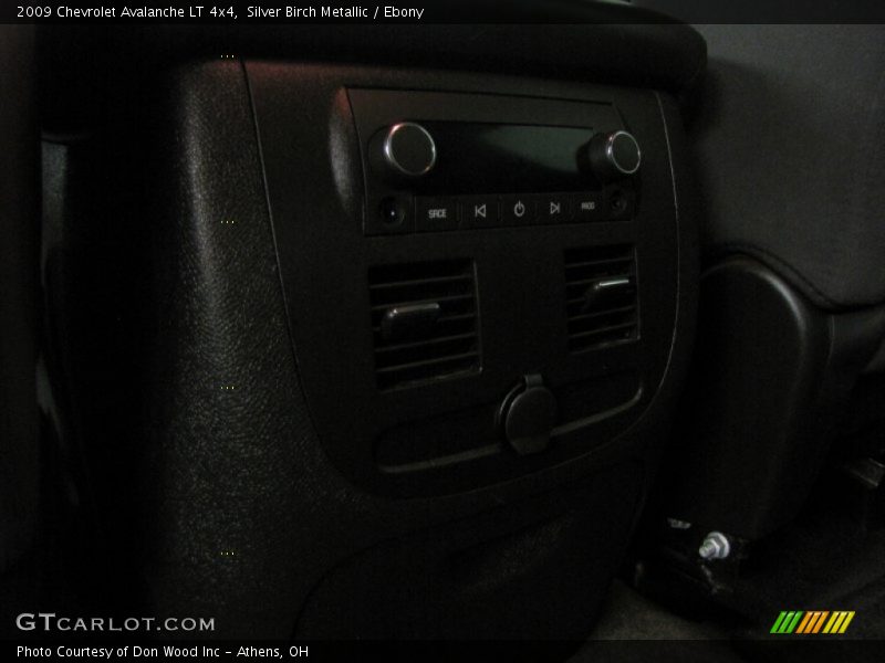Silver Birch Metallic / Ebony 2009 Chevrolet Avalanche LT 4x4
