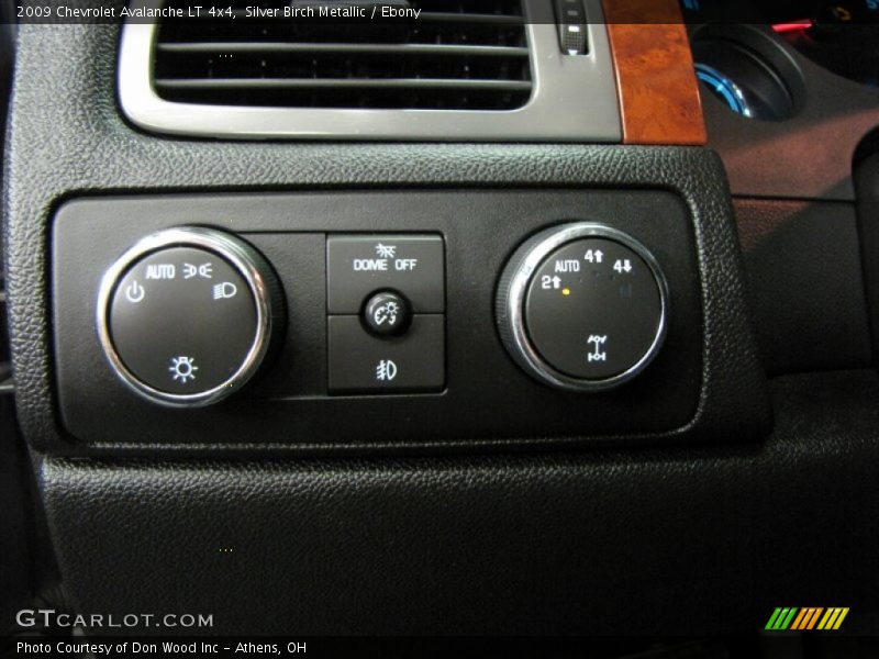 Silver Birch Metallic / Ebony 2009 Chevrolet Avalanche LT 4x4