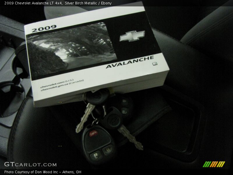 Silver Birch Metallic / Ebony 2009 Chevrolet Avalanche LT 4x4