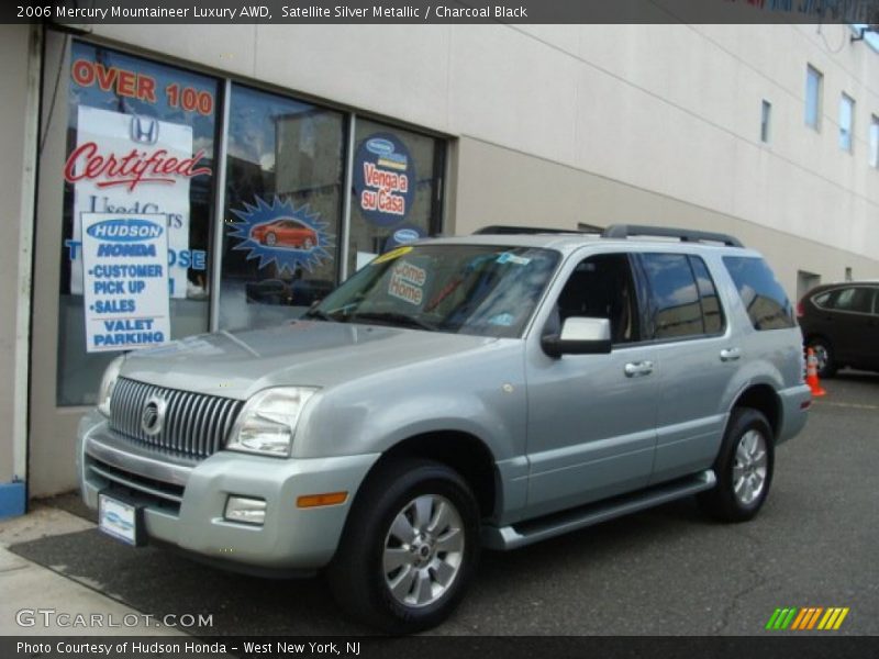 Satellite Silver Metallic / Charcoal Black 2006 Mercury Mountaineer Luxury AWD
