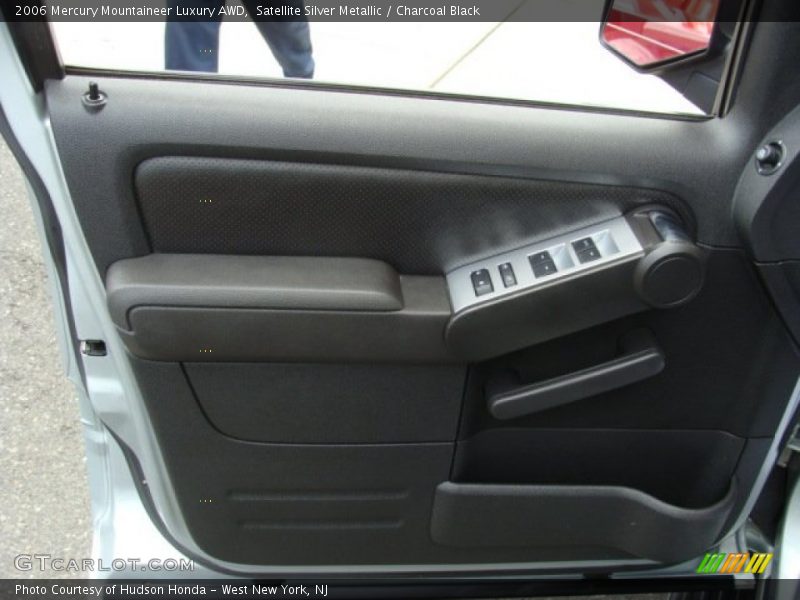 Satellite Silver Metallic / Charcoal Black 2006 Mercury Mountaineer Luxury AWD