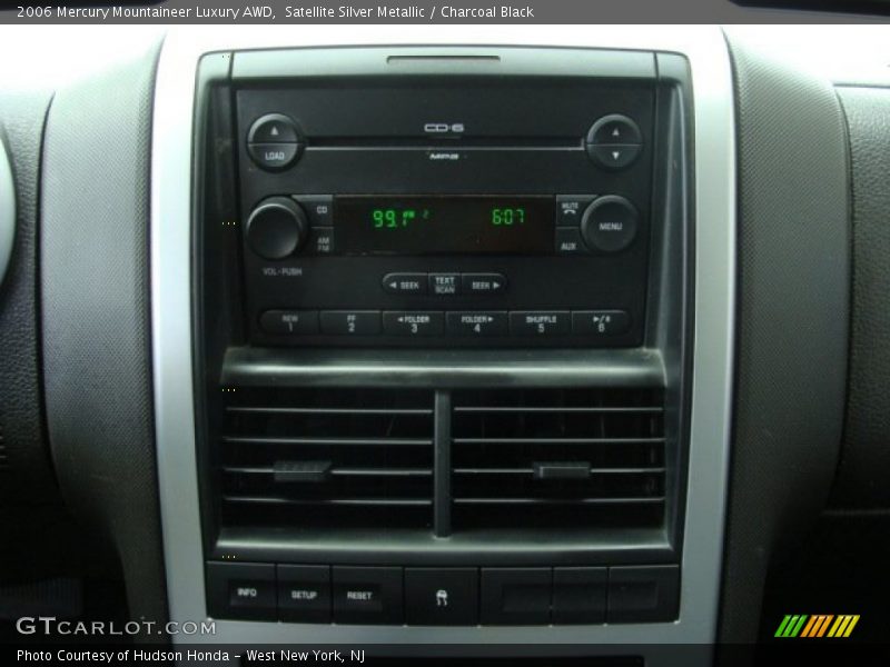 Satellite Silver Metallic / Charcoal Black 2006 Mercury Mountaineer Luxury AWD