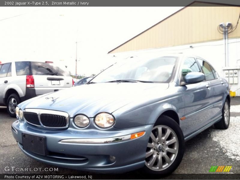 Front 3/4 View of 2002 X-Type 2.5