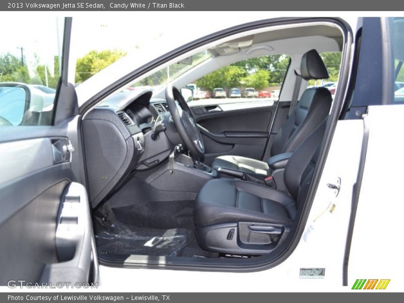 Candy White / Titan Black 2013 Volkswagen Jetta SE Sedan