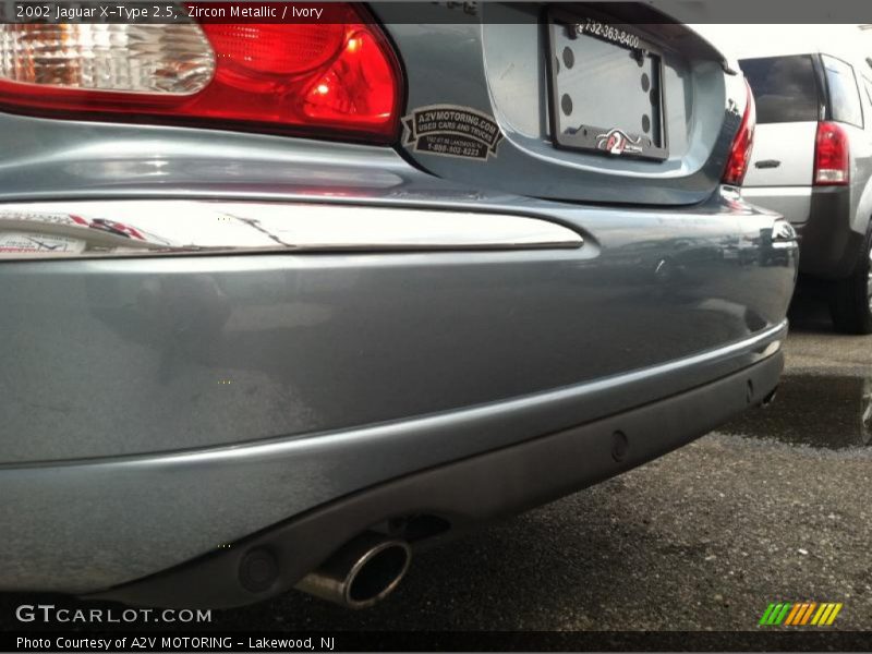 Zircon Metallic / Ivory 2002 Jaguar X-Type 2.5