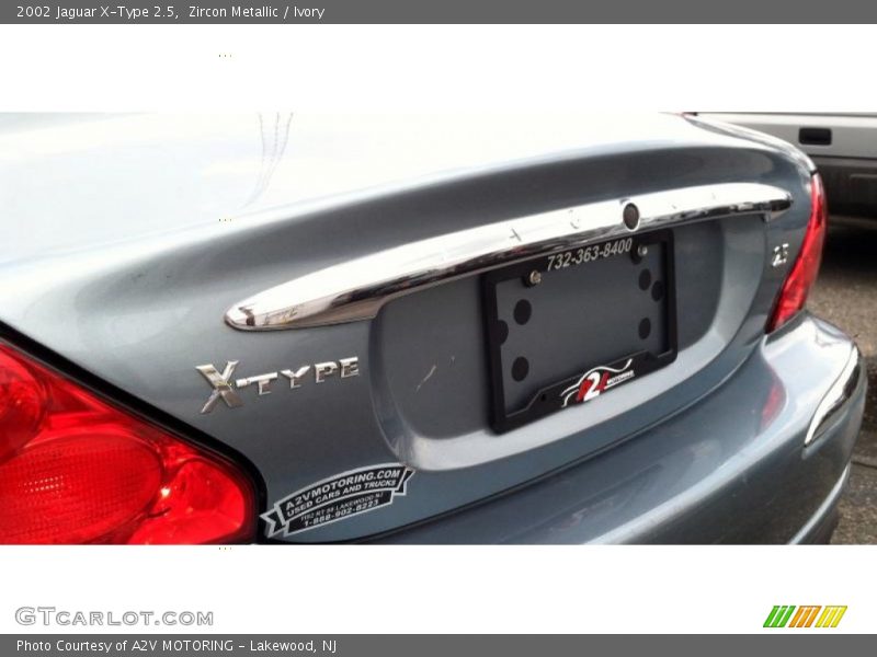 Zircon Metallic / Ivory 2002 Jaguar X-Type 2.5