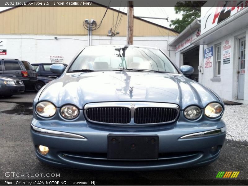 Zircon Metallic / Ivory 2002 Jaguar X-Type 2.5